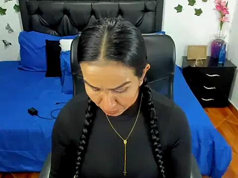 Snapshot of Violeta_stilll chatting on October 21, 7:02 pm Violeta stilll online show from October 21, 7:02 pm