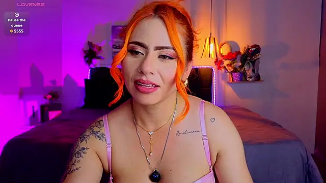 Snapshot of Dulce_charlottee chatting on October 27, 7:59 pm Dulce charlottee online show from October 27, 7:59 pm