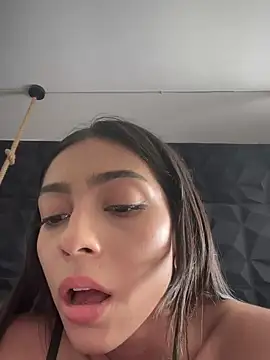 Snapshot of Ema_azel chatting on February 22, 4:51 pm Ema azel online show from February 22, 4:51 pm