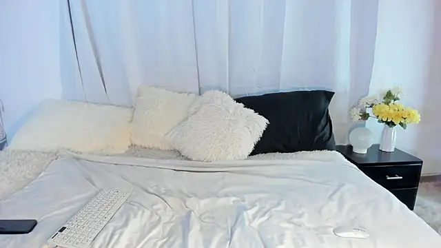 cami cruzz online show from July 17, 8:50 pm