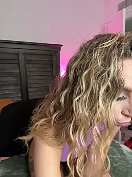 Snapshot of BrattyBae_xo chatting on January 10, 7:54 pm BrattyBae xo online show from January 10, 7:54 pm