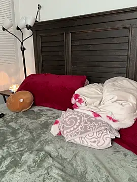 Snapshot of BrattyBae_xo chatting on March 8, 9:40 pm BrattyBae xo online show from March 8, 9:40 pm