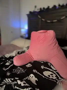 BrattyBae xo online show from October 31, 7:43 pm