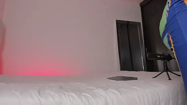 Snapshot of evaevanscute chatting on February 28, 9:47 pm evaevanscute online show from February 28, 9:47 pm