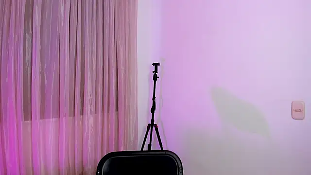 Snapshot of vale_kross chatting on December 5, 3:10 pm vale kross online show from December 5, 3:10 pm