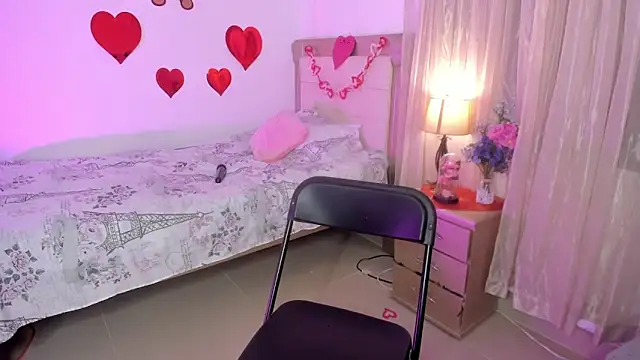Snapshot of vale_kross chatting on February 14, 2:02 pm vale kross online show from February 14, 2:02 pm