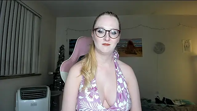 Snapshot of AudreyMadisonX chatting on February 18, 2:05 am AudreyMadisonX online show from February 18, 2:05 am