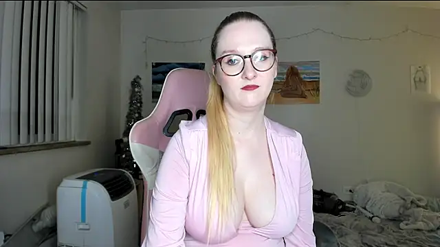 Snapshot of AudreyMadisonX chatting on January 9, 4:19 am AudreyMadisonX online show from January 9, 4:19 am