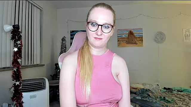 Snapshot of AudreyMadisonX chatting on February 4, 6:25 am AudreyMadisonX online show from February 4, 6:25 am