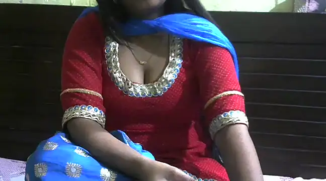 Snapshot of Im_Cute chatting on February 14, 6:29 pm Im Cute online show from February 14, 6:29 pm