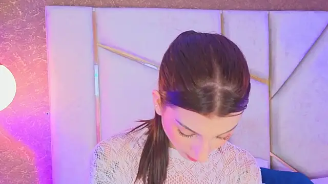 AilishBenson online show from April 16, 11:18 pm