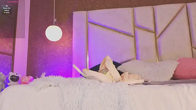 AilishBenson online show from February 9, 7:45 pm