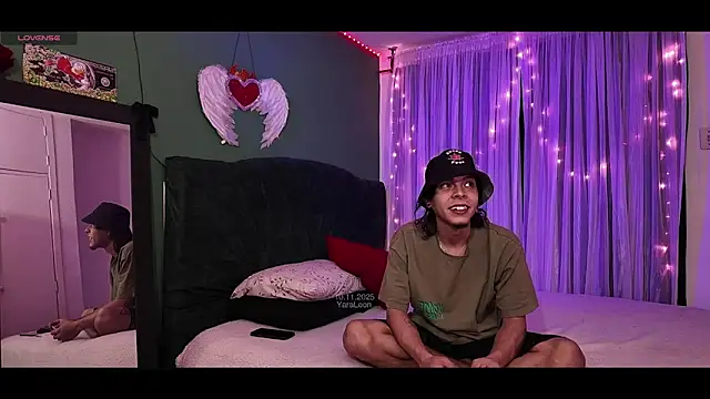 Snapshot of KokoAndRin chatting on November 10, 8:30 am KokoAndRin online show from November 10, 8:30 am