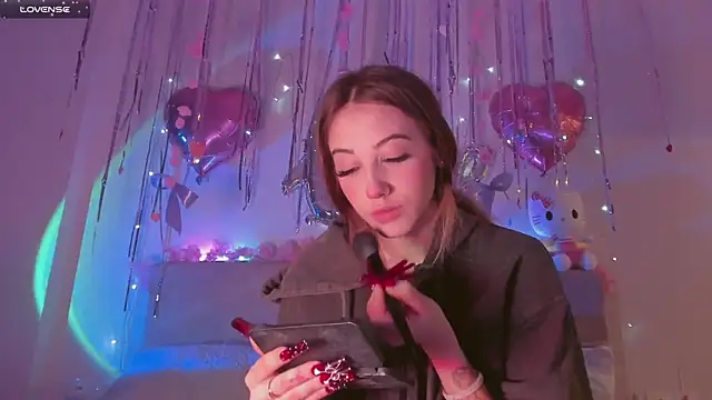 Snapshot of MelodyElf chatting on February 25, 4:57 pm MelodyElf online show from February 25, 4:57 pm