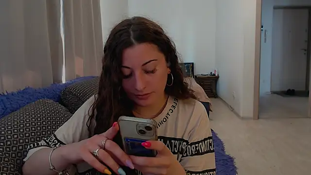 Snapshot of Helen_Adams_ chatting on July 11, 6:24 am Helen Adams online show from July 11, 6:24 am