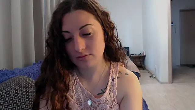 Snapshot of Helen_Adams_ chatting on June 27, 5:57 am Helen Adams online show from June 27, 5:57 am