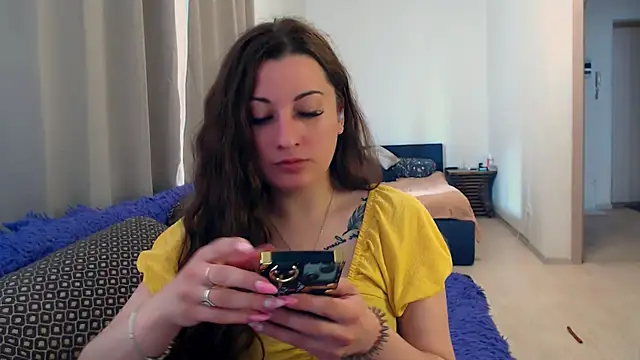Snapshot of Helen_Adams_ chatting on June 15, 6:35 am Helen Adams online show from June 15, 6:35 am