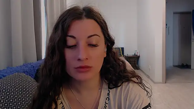 Snapshot of Helen_Adams_ chatting on July 8, 6:14 am Helen Adams online show from July 8, 6:14 am