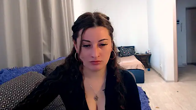 Snapshot of Helen_Adams_ chatting on June 16, 5:18 am Helen Adams online show from June 16, 5:18 am