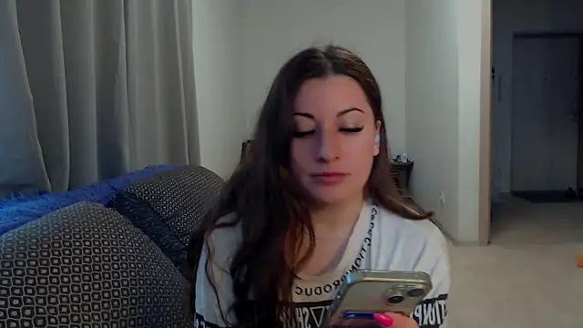 Snapshot of Helen_Adams_ chatting on July 21, 5:31 am Helen Adams online show from July 21, 5:31 am