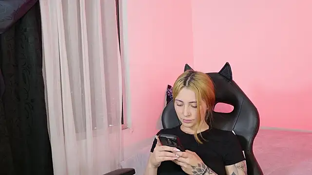 annie mora online show from May 21, 2:09 am