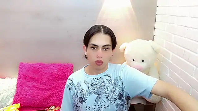Daniela Pink  online show from October 4, 8:10 pm