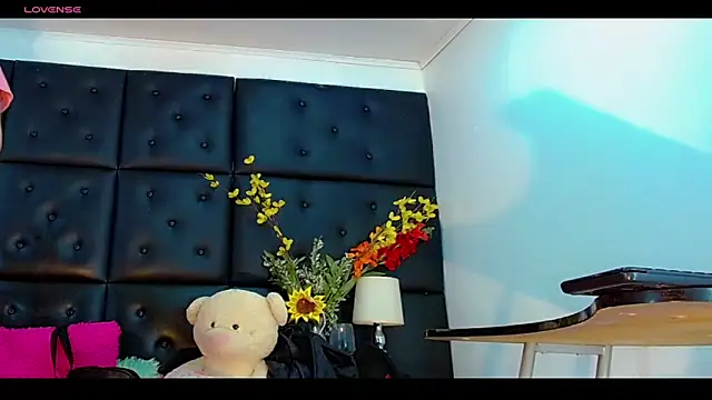 Daniela Pink  online show from June 3, 6:45 pm