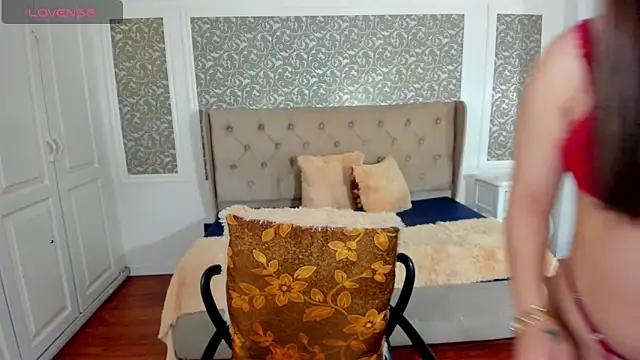 KimWessel  online show from March 5, 7:49 pm