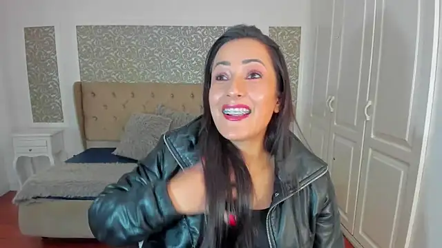 KimWessel  online show from October 20, 7:36 pm