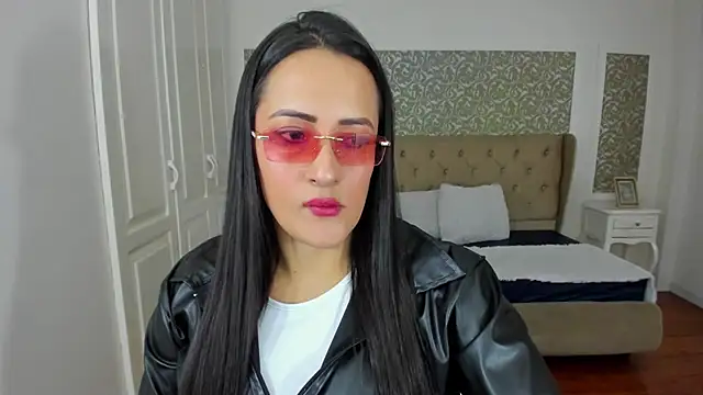 Snapshot of KimWessel_ chatting on July 6, 6:32 pm KimWessel online show from July 6, 6:32 pm
