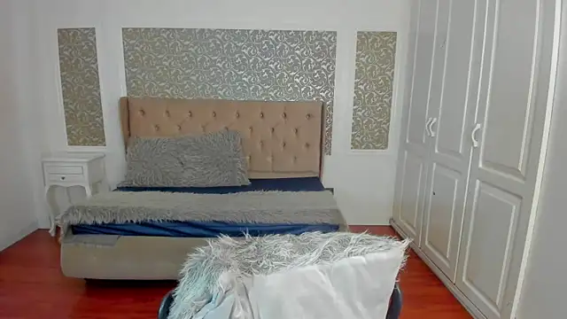 KimWessel  online show from October 21, 7:57 pm