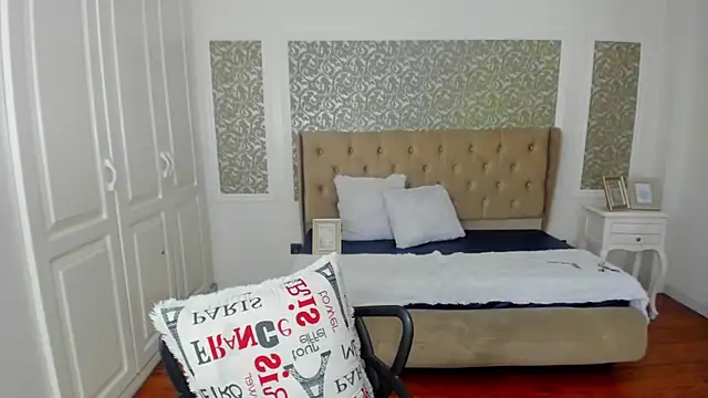 KimWessel  online show from May 21, 7:22 pm