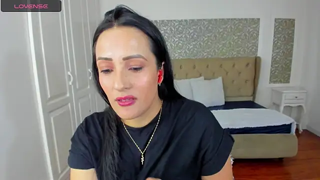 KimWessel  online show from March 24, 5:35 pm