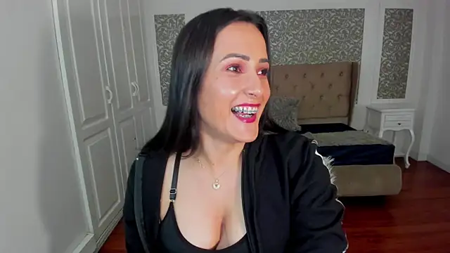 KimWessel  online show from September 27, 8:04 pm