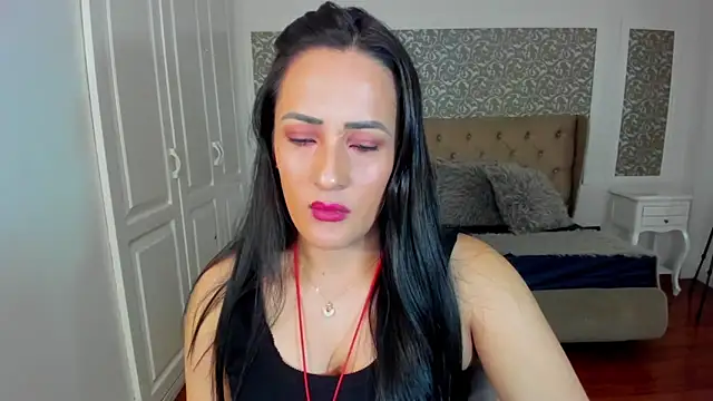 KimWessel  online show from October 4, 7:59 pm