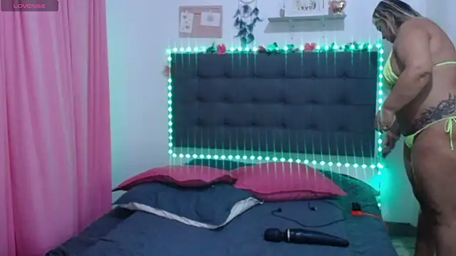 LenaDIaz online show from October 30, 10:17 pm