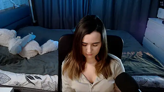 KiraYammy online show from December 12, 1:10 am