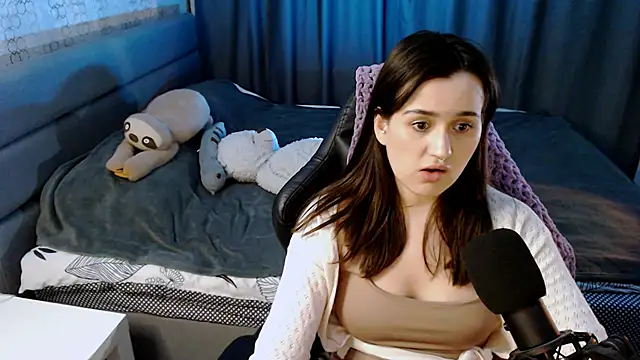 KiraYammy online show from February 6, 5:09 pm