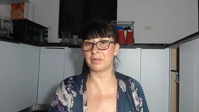 Snapshot of HellenLatin chatting on June 11, 2:53 am HellenLatin online show from June 11, 2:53 am