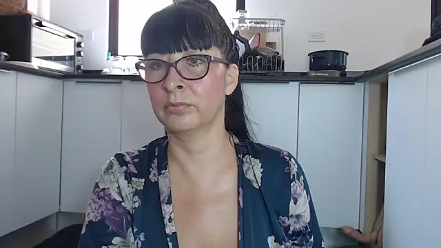Snapshot of HellenLatin chatting on June 5, 3:18 pm HellenLatin online show from June 5, 3:18 pm