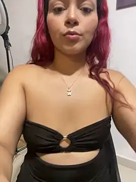 redgirlofficial online show from May 13, 4:08 am