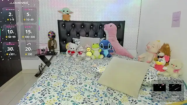 redgirlofficial online show from February 3, 11:43 pm