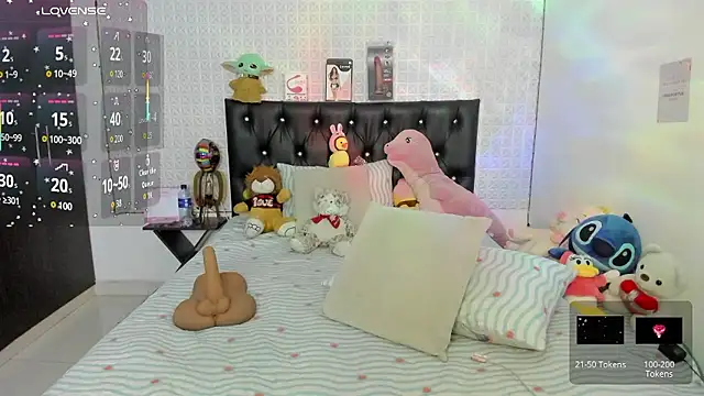 redgirlofficial online show from January 18, 5:44 am