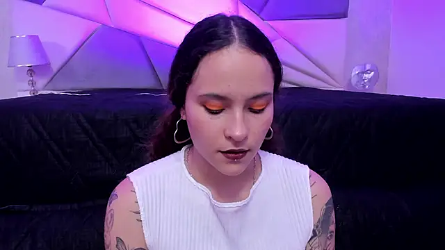 AnnyThompson  online show from February 1, 9:40 pm