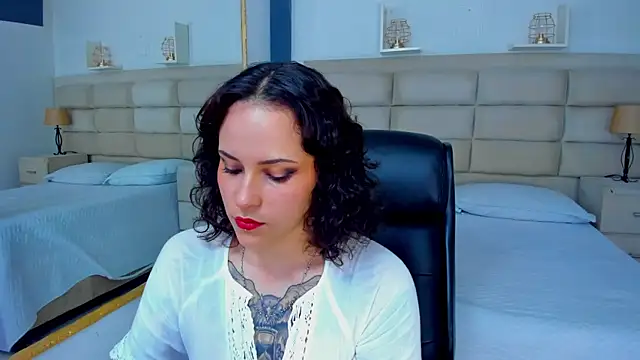 AnnyThompson  online show from November 10, 9:20 pm