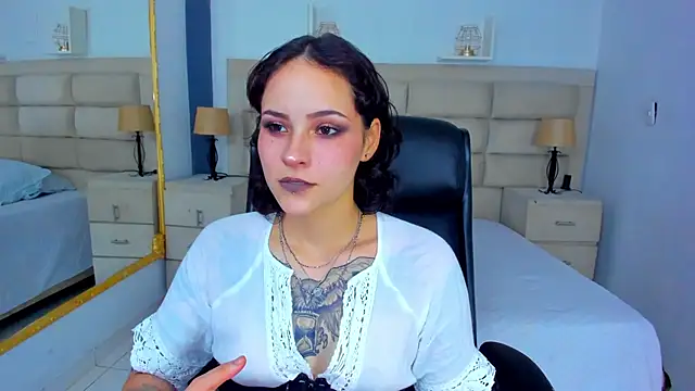 AnnyThompson  online show from September 26, 10:05 pm