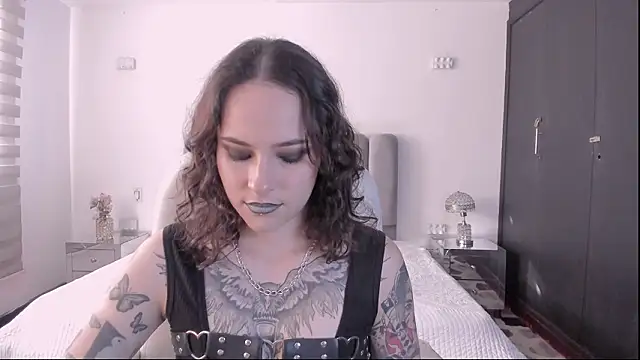 AnnyThompson  online show from February 23, 9:37 pm