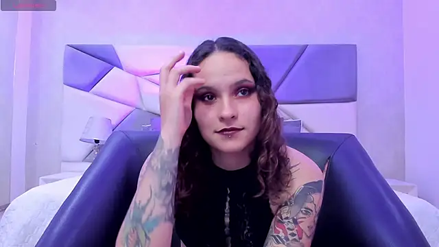 AnnyThompson  online show from February 26, 9:53 pm