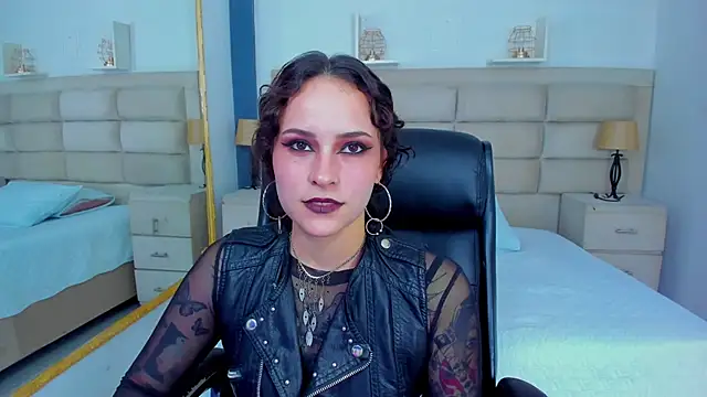 AnnyThompson  online show from October 10, 9:04 pm