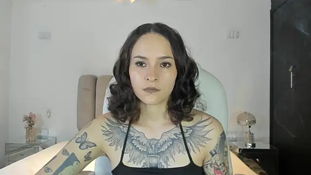 AnnyThompson  online show from February 16, 10:18 pm